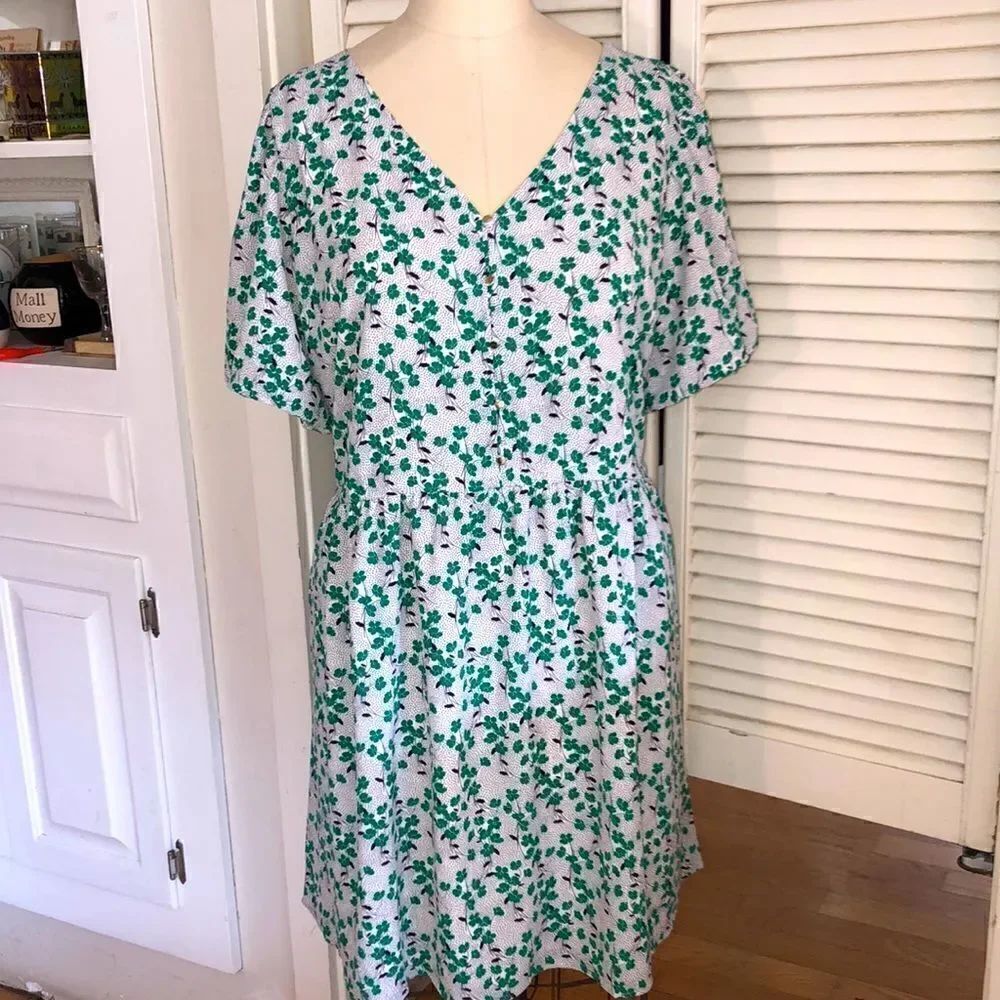 NWT Lucky 🍀 Green Poppy Stretch Dress with double tie back by Loft. Puff sleeve